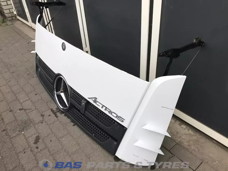 Mercedes-Benz Actros MP4 Frontklep Mercedes A 960 750 03 18 - Grill for Truck: picture 2 Mercedes-Benz Actros MP4 Frontklep Mercedes A 960 750 03 18 - Grill for Truck: picture 2