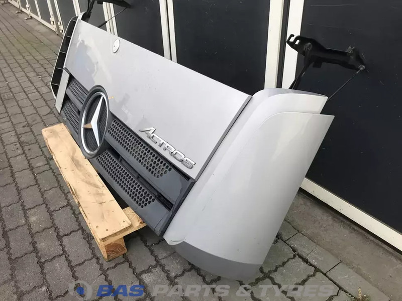 Mercedes-Benz Actros MP4 Frontklep Mercedes A 960 750 15 67 - Grill for Truck: picture 2 Mercedes-Benz Actros MP4 Frontklep Mercedes A 960 750 15 67 - Grill for Truck: picture 2