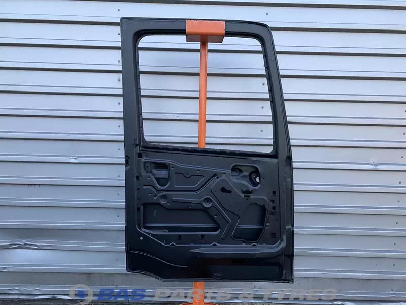 Mercedes-Benz Actros MP4 - Door and parts for Truck: picture 2 Mercedes-Benz Actros MP4 - Door and parts for Truck: picture 2