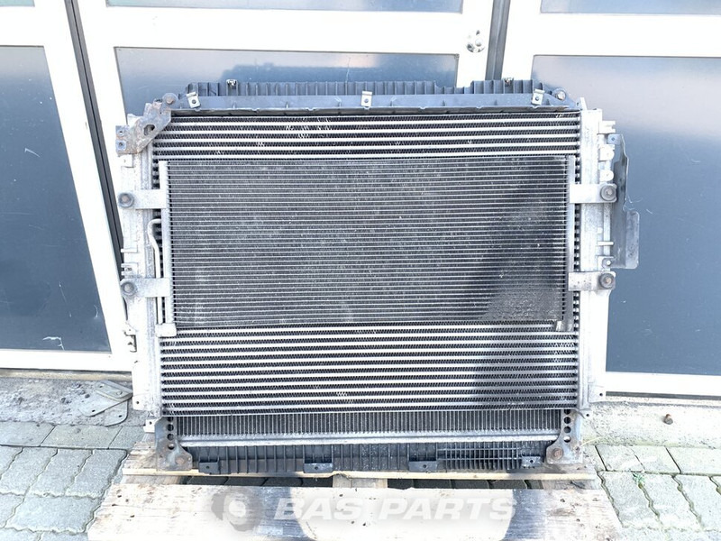 Mercedes-Benz Actros MP4 - Radiator for Truck: picture 2 Mercedes-Benz Actros MP4 - Radiator for Truck: picture 2