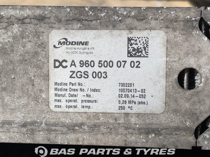 Mercedes-Benz Antos MP4 Koelerpakket Mercedes OM936LA 320 A 960 500 29 01 - Radiator for Truck: picture 3 Mercedes-Benz Antos MP4 Koelerpakket Mercedes OM936LA 320 A 960 500 29 01 - Radiator for Truck: picture 3