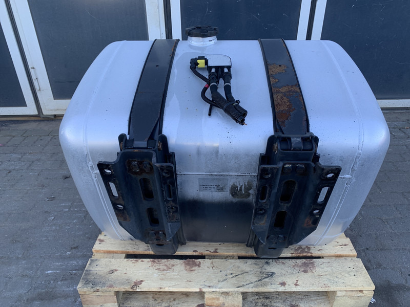 Mercedes-Benz - Fuel tank for Truck: picture 3 Mercedes-Benz - Fuel tank for Truck: picture 3