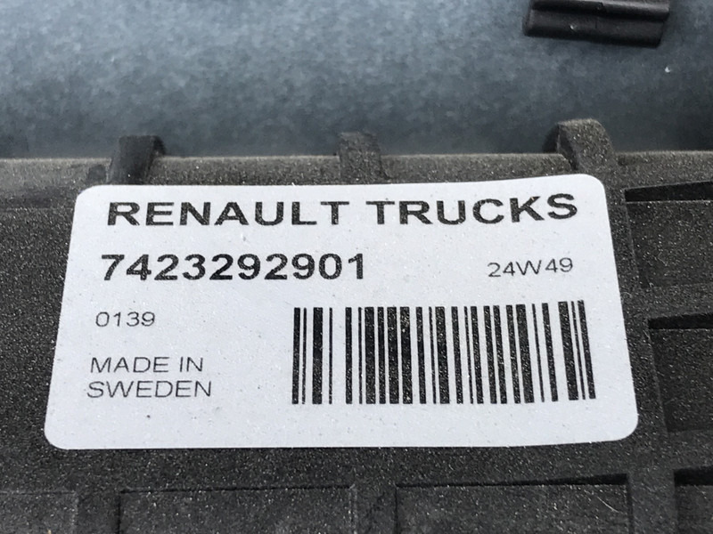 Renault - Radiator for Truck: picture 3 Renault - Radiator for Truck: picture 3