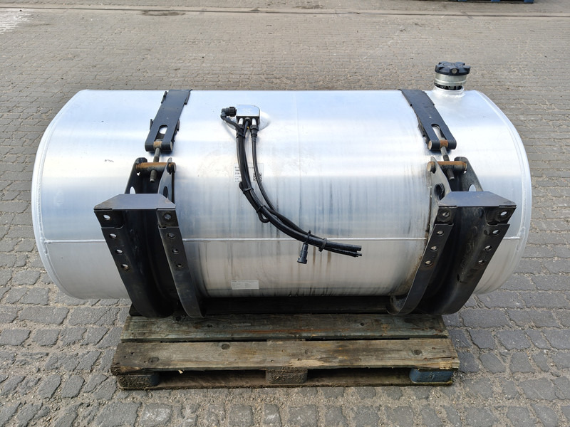 Renault - Fuel tank for Truck: picture 3 Renault - Fuel tank for Truck: picture 3