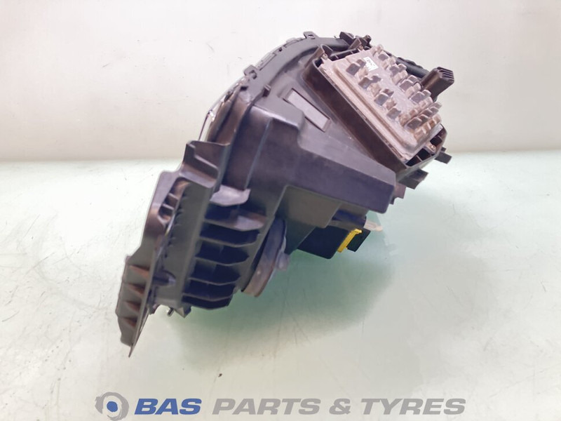 Renault T-Serie Evolution - Headlight for Truck: picture 2 Renault T-Serie Evolution - Headlight for Truck: picture 2