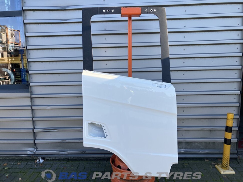 Scania R-Serie NextGen Portier Rechts Scania 2044984 - Door and parts for Truck: picture 1 Scania R-Serie NextGen Portier Rechts Scania 2044984 - Door and parts for Truck: picture 1