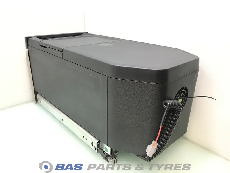 DAF XG Koelkast DAF 35 Liter 2318729 - Spare parts for Truck: picture 3 DAF XG Koelkast DAF 35 Liter 2318729 - Spare parts for Truck: picture 3
