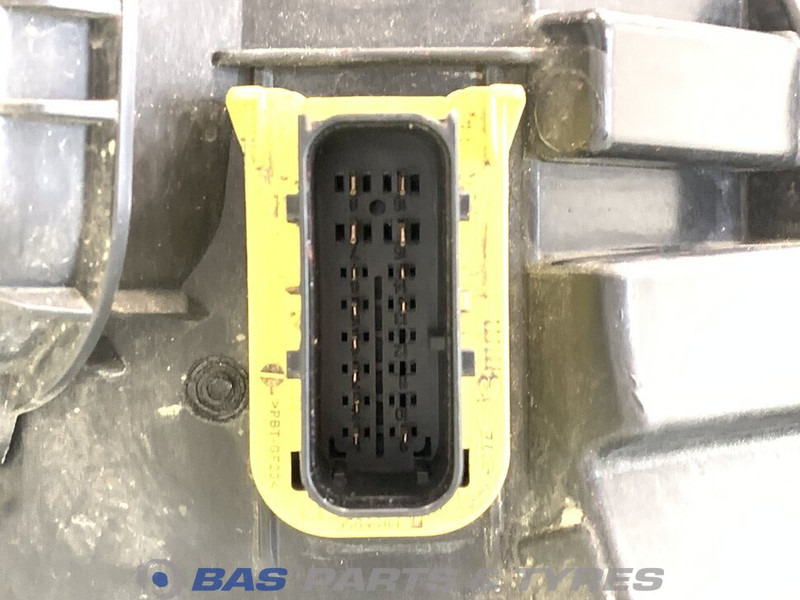 Volvo FH16 (FH5) - Headlight for Truck: picture 3 Volvo FH16 (FH5) - Headlight for Truck: picture 3