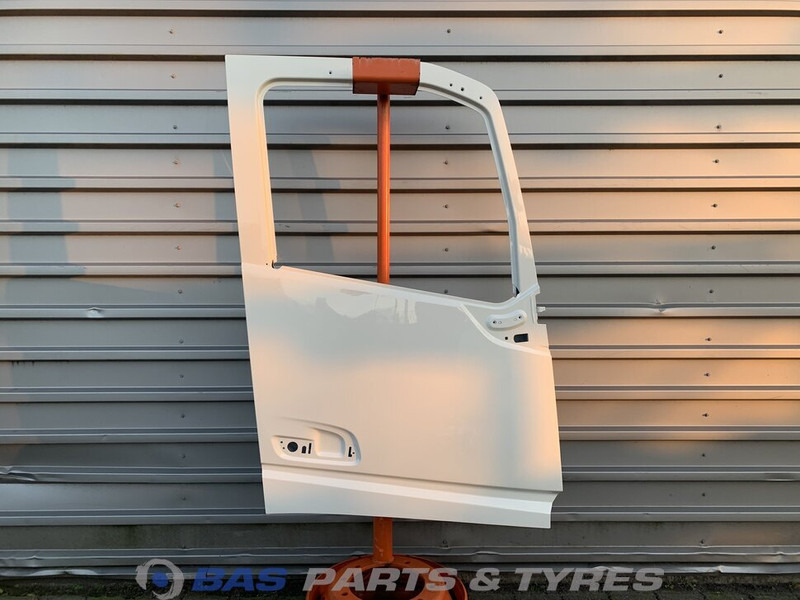 Volvo FH4 Portier Rechts Volvo 82183386 - Door and parts for Truck: picture 1 Volvo FH4 Portier Rechts Volvo 82183386 - Door and parts for Truck: picture 1
