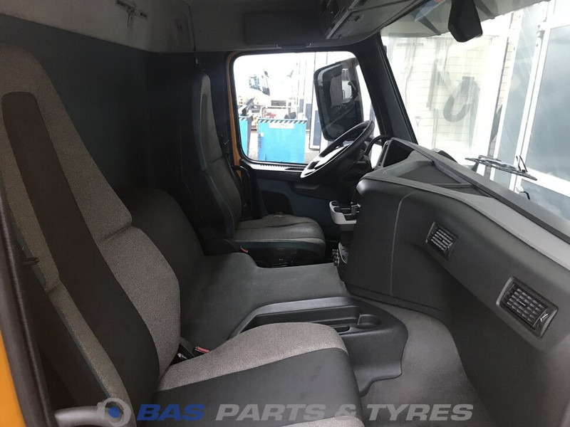 Volvo FM4 Volvo Day Cab L1EH1 3175942 - Cab and interior for Truck: picture 5 Volvo FM4 Volvo Day Cab L1EH1 3175942 - Cab and interior for Truck: picture 5