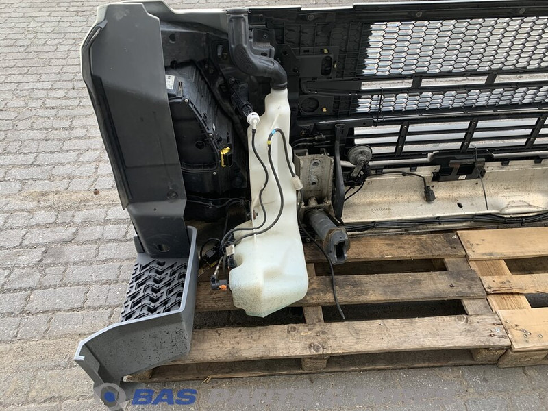 Volvo FM5 - Bumper for Truck: picture 4 Volvo FM5 - Bumper for Truck: picture 4