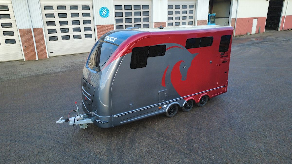 Equi-Trek Star-Treka - Horse trailer: picture 1 Equi-Trek Star-Treka - Horse trailer: picture 1