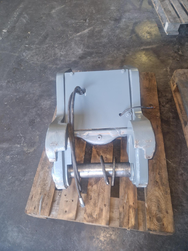 LIEBHERR SW48 - Quick coupler for Construction machinery: picture 2 LIEBHERR SW48 - Quick coupler for Construction machinery: picture 2