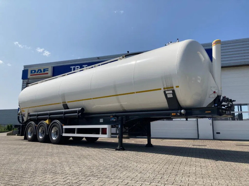 Kässbohrer SSK 50 / 5 - 10 / 24 - 50m3 kiep silo met 1x liftas en Alcoa Dura Bright velgen - Tank semi-trailer: picture 4 Kässbohrer SSK 50 / 5 - 10 / 24 - 50m3 kiep silo met 1x liftas en Alcoa Dura Bright velgen - Tank semi-trailer: picture 4