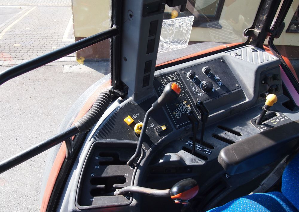 Farm tractor Ciągnik New Holland NH M 135 1998 NEW HOLLAND TM M135: picture 12