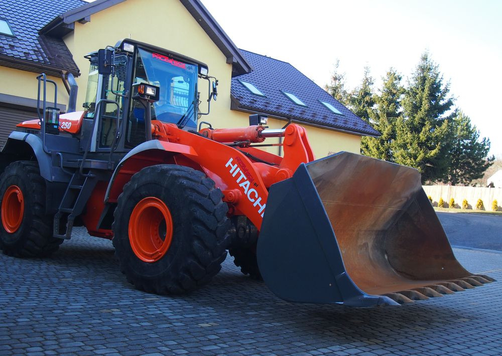 Ładowarka Hitachi ZW250 2010 Ładowarka Hitachi Waga, Centralne smarowanie - Wheel loader: picture 1 Ładowarka Hitachi ZW250 2010 Ładowarka Hitachi Waga, Centralne smarowanie - Wheel loader: picture 1
