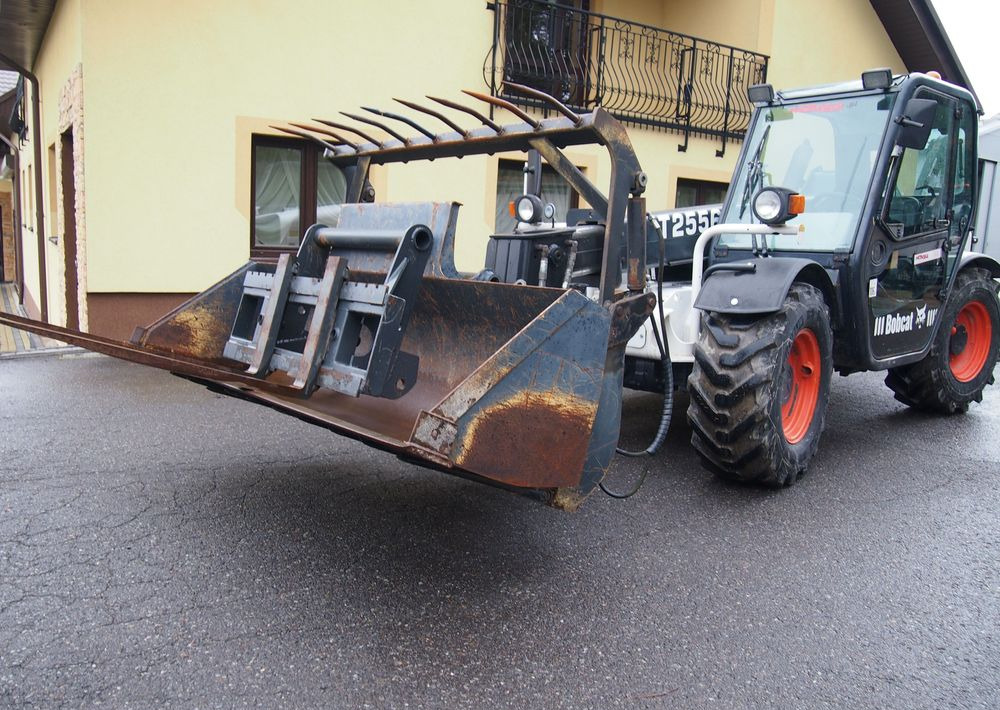 Ładowarka teleskopowa Bobcat T2556 2005 Ładowarka teleskopowa BOBCAT - Telescopic handler: picture 3 Ładowarka teleskopowa Bobcat T2556 2005 Ładowarka teleskopowa BOBCAT - Telescopic handler: picture 3