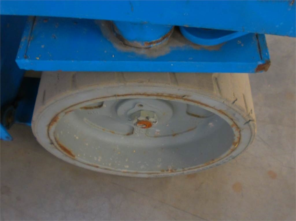 Scissor lift Genie GS3246: picture 13