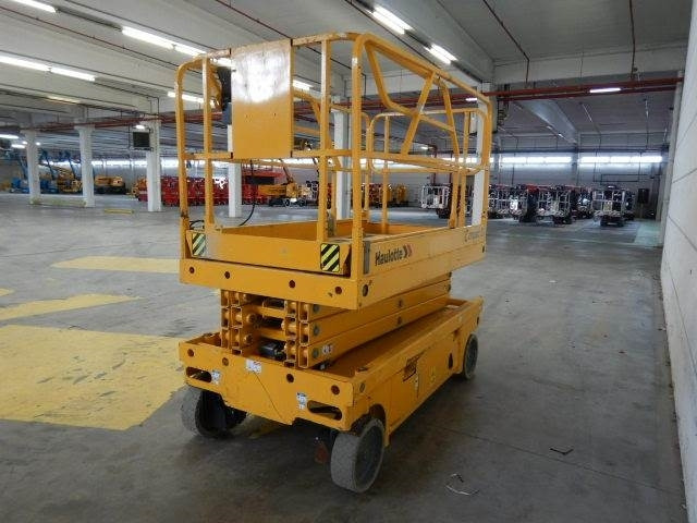 Haulotte Compact 10 - Scissor lift: picture 3 Haulotte Compact 10 - Scissor lift: picture 3