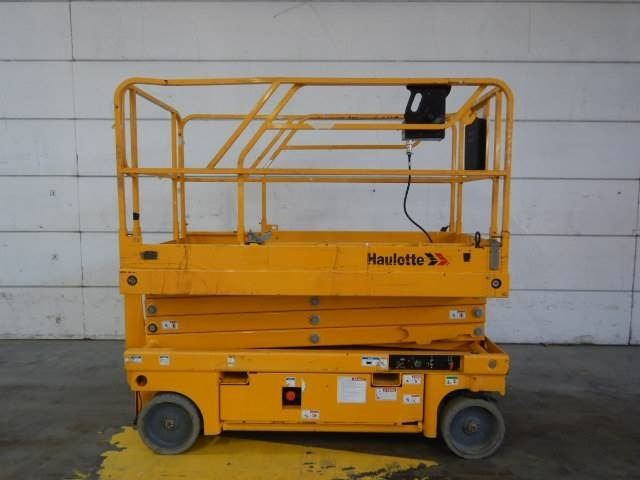 Haulotte Compact 10 - Scissor lift: picture 1 Haulotte Compact 10 - Scissor lift: picture 1