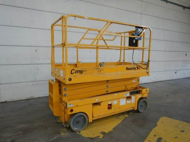 Haulotte Compact 10 - Scissor lift: picture 2 Haulotte Compact 10 - Scissor lift: picture 2