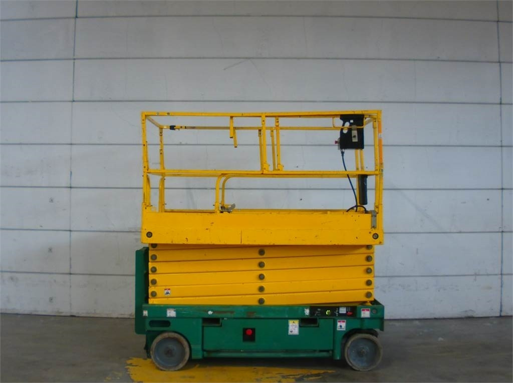 Haulotte Compact 14 - Scissor lift: picture 1 Haulotte Compact 14 - Scissor lift: picture 1