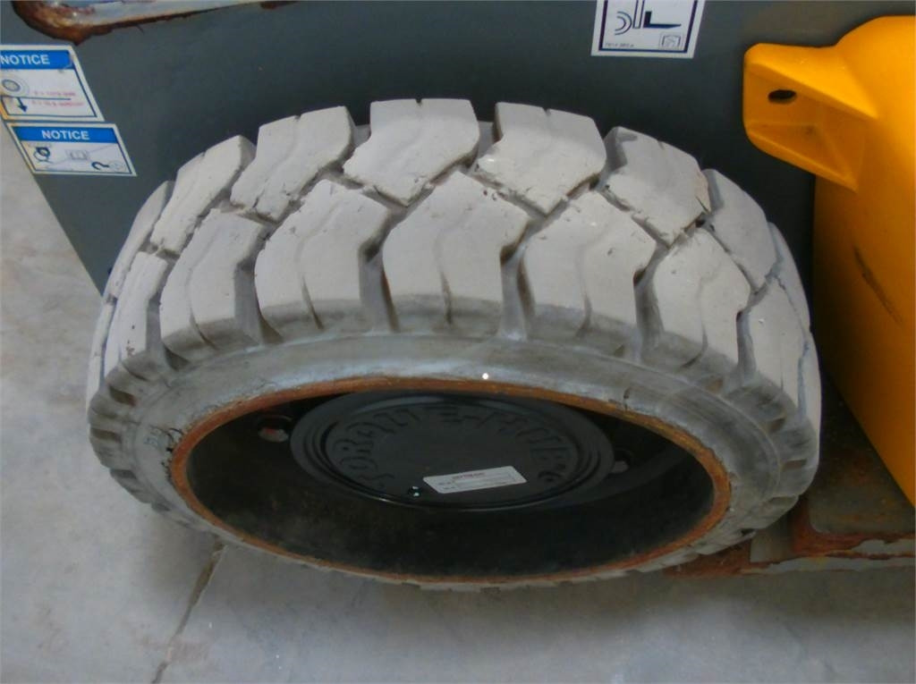 Vertical mast lift Haulotte STAR 10: picture 15