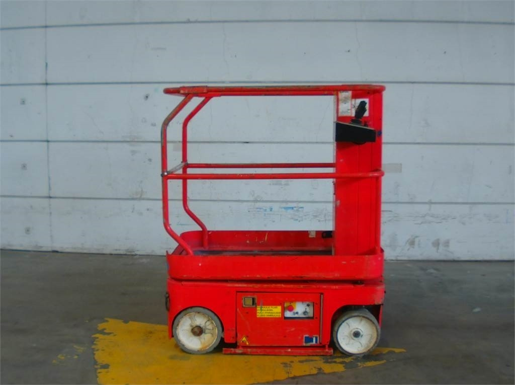 Snorkel TM12 - Vertical mast lift: picture 1 Snorkel TM12 - Vertical mast lift: picture 1