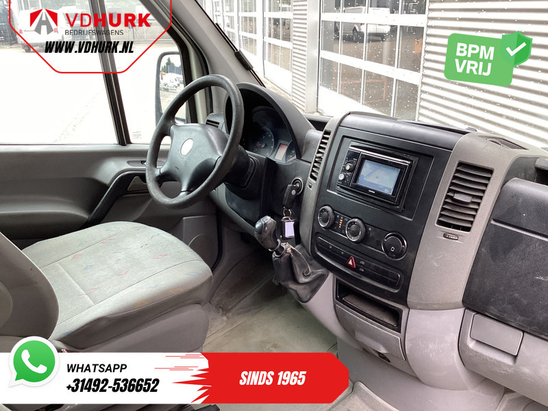 Volkswagen Crafter 35 2.5 TDI EXPORT ONLY MARGE 5 cil./ Riem V.V/ APK 5-2026/ Imperiaal/ Gev.stoel/ 2.8t Trekverm./ Trekhaak/ Airco - Panel van: picture 3 Volkswagen Crafter 35 2.5 TDI EXPORT ONLY MARGE 5 cil./ Riem V.V/ APK 5-2026/ Imperiaal/ Gev.stoel/ 2.8t Trekverm./ Trekhaak/ Airco - Panel van: picture 3