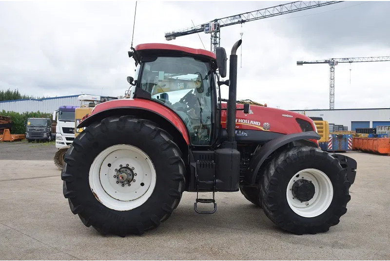 New Holland T7.270 4WD SA T7.270 4WD SA - Agricultural machinery: picture 5 New Holland T7.270 4WD SA T7.270 4WD SA - Agricultural machinery: picture 5