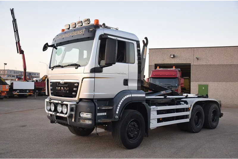MAN TGS 33.400 - Hook lift truck: picture 1 MAN TGS 33.400 - Hook lift truck: picture 1
