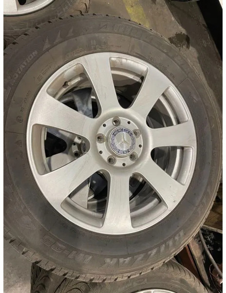Bridgestone *Mercedes velgen 17 inch met Bridgestone banden*235/60 R17 - Wheels and tires for Car: picture 2 Bridgestone *Mercedes velgen 17 inch met Bridgestone banden*235/60 R17 - Wheels and tires for Car: picture 2