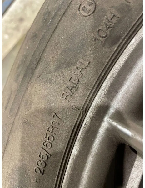 Continental Continental banden met velgen 235/65 R17 - Wheels and tires for Car: picture 4 Continental Continental banden met velgen 235/65 R17 - Wheels and tires for Car: picture 4