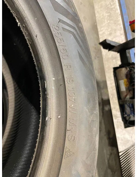 Vredestein Vredestein banden maat 255/50 R19 107 W M+S - Tire for Car: picture 3 Vredestein Vredestein banden maat 255/50 R19 107 W M+S - Tire for Car: picture 3