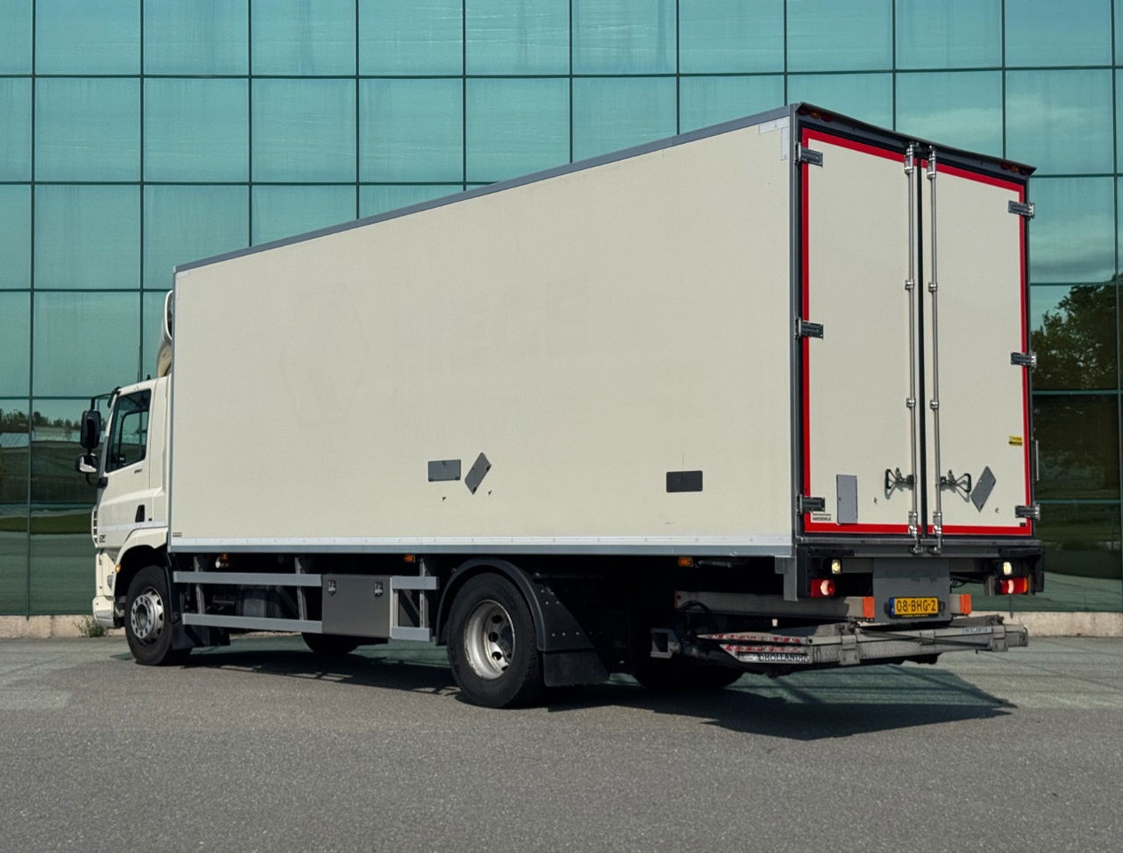 DAF CF 250 Carrier Supra 1150 Multi Temp 561.000 KM Tail Lift NL Truck - Refrigerator truck: picture 3 DAF CF 250 Carrier Supra 1150 Multi Temp 561.000 KM Tail Lift NL Truck - Refrigerator truck: picture 3