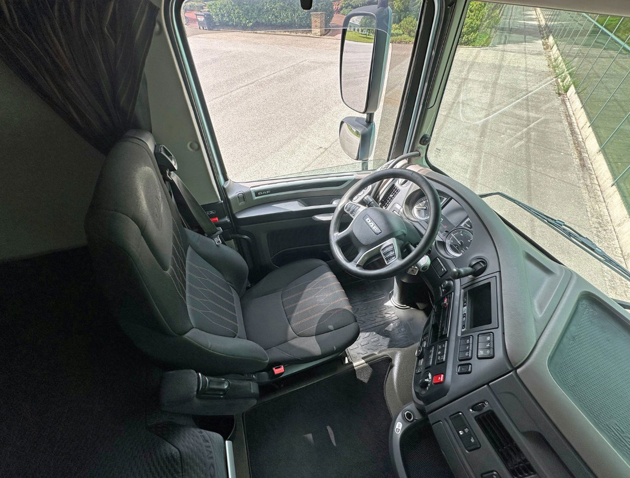 Cab chassis truck DAF XF 480 FAR SSC Euro 6 978.000 KM Park Airco 2X Tanks TOP Condition: picture 11