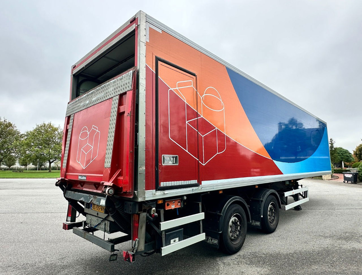 Diversen City Trailer Carrier Vector 1850 MT TRI-Temp Tail Lift Side Door Steering Axle 2 Pieces Available - Refrigerator semi-trailer: picture 5 Diversen City Trailer Carrier Vector 1850 MT TRI-Temp Tail Lift Side Door Steering Axle 2 Pieces Available - Refrigerator semi-trailer: picture 5