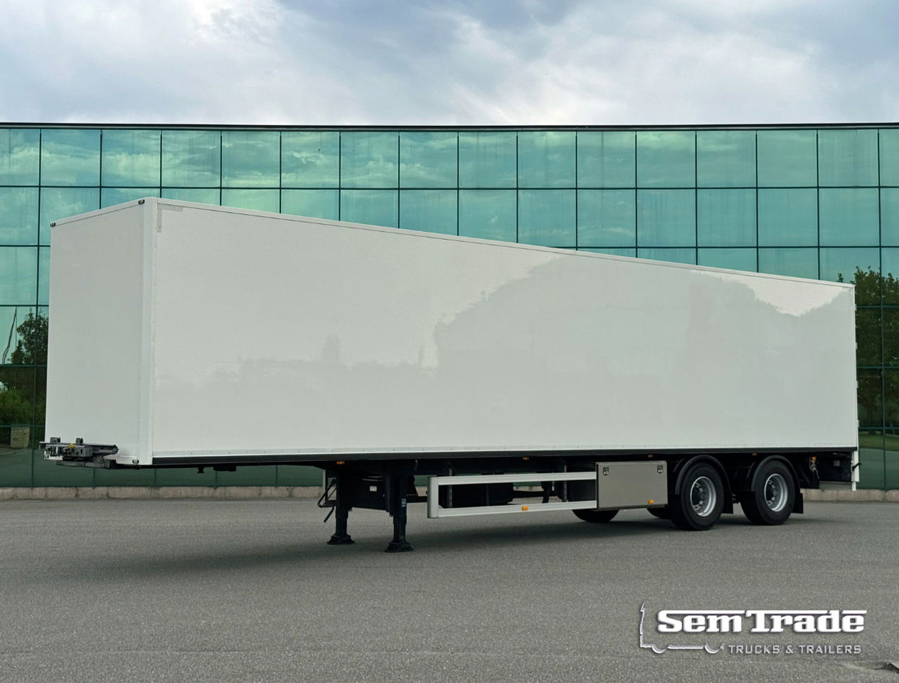 FAG 2 AS Burgers BAK Geisoleerd Gegalvaniseerd Chassis ZO Goed ALS Nieuw Direct Leverbaar 1325 x 244 x 267 CM Inwendig - Closed box semi-trailer: picture 1 FAG 2 AS Burgers BAK Geisoleerd Gegalvaniseerd Chassis ZO Goed ALS Nieuw Direct Leverbaar 1325 x 244 x 267 CM Inwendig - Closed box semi-trailer: picture 1