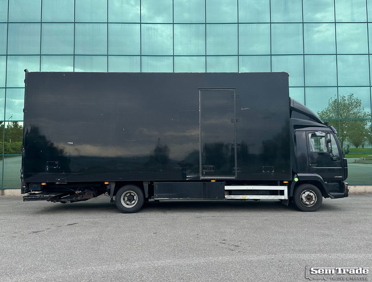 MAN LE 220C Euro 3 Isolated BOX + BOX Heater 740 x 240 x 295 CM Inside Holland Truck - Box truck: picture 5 MAN LE 220C Euro 3 Isolated BOX + BOX Heater 740 x 240 x 295 CM Inside Holland Truck - Box truck: picture 5