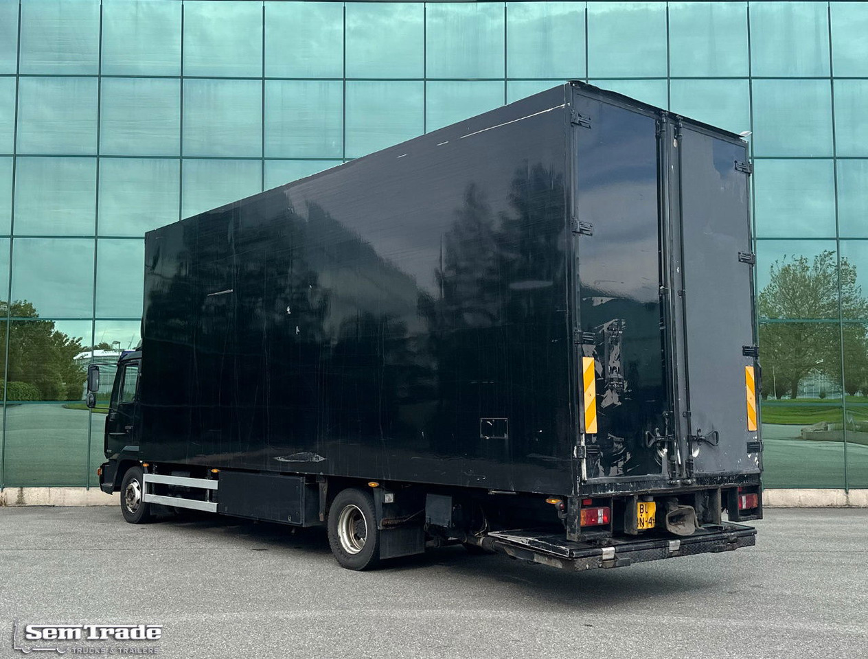 MAN LE 220C Euro 3 Isolated BOX + BOX Heater 740 x 240 x 295 CM Inside Holland Truck - Box truck: picture 3 MAN LE 220C Euro 3 Isolated BOX + BOX Heater 740 x 240 x 295 CM Inside Holland Truck - Box truck: picture 3