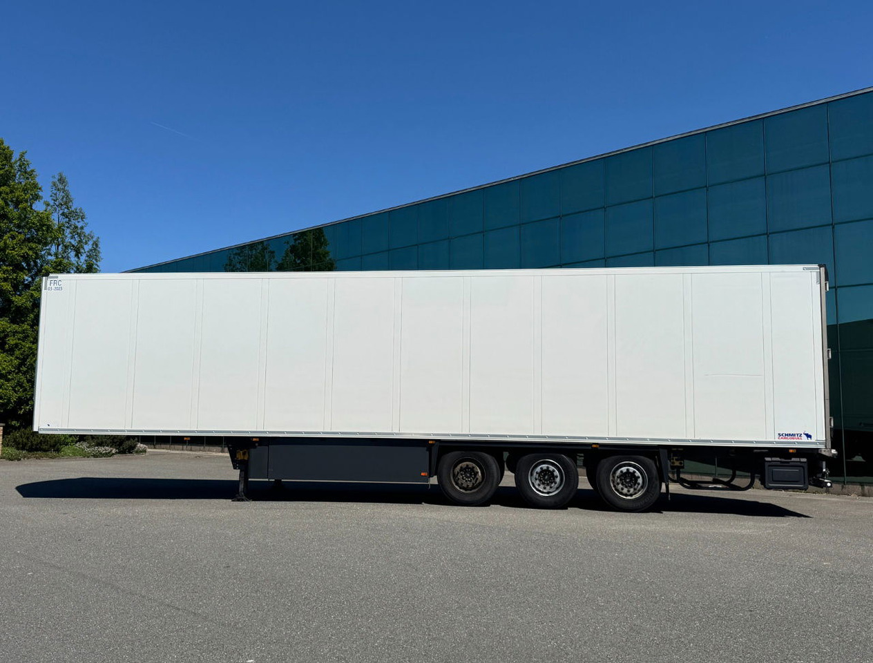 Schmitz Cargobull SCBS3B Thermo King SLXi300 Only 6.822 Hours Thick Roof Disc Brakes NEW TUV - Refrigerator semi-trailer: picture 2 Schmitz Cargobull SCBS3B Thermo King SLXi300 Only 6.822 Hours Thick Roof Disc Brakes NEW TUV - Refrigerator semi-trailer: picture 2