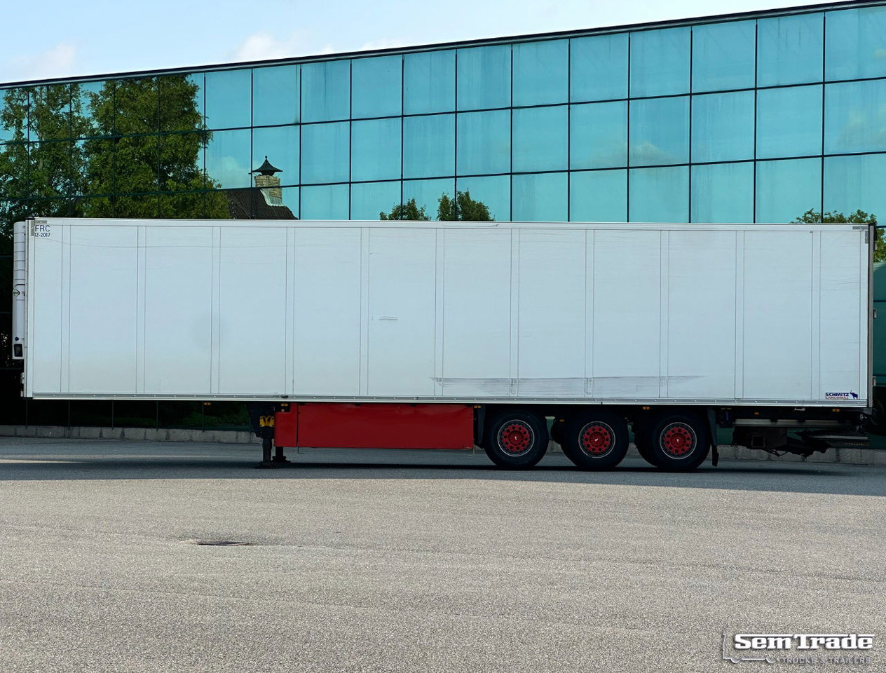 Schmitz Cargobull SKO24 Carrier Vector 1850 2X Lift Axle Flowerwide 270 CM High Holland Trailer - Refrigerator semi-trailer: picture 2 Schmitz Cargobull SKO24 Carrier Vector 1850 2X Lift Axle Flowerwide 270 CM High Holland Trailer - Refrigerator semi-trailer: picture 2