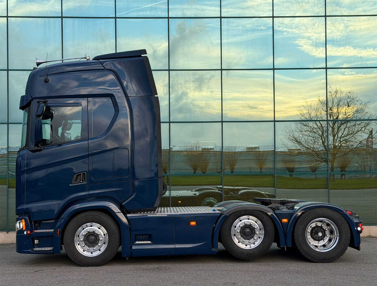 Scania S500 6X2 Highline Full AIR 2x Tanks NEW Condition NL Truck - Tractor unit: picture 2 Scania S500 6X2 Highline Full AIR 2x Tanks NEW Condition NL Truck - Tractor unit: picture 2