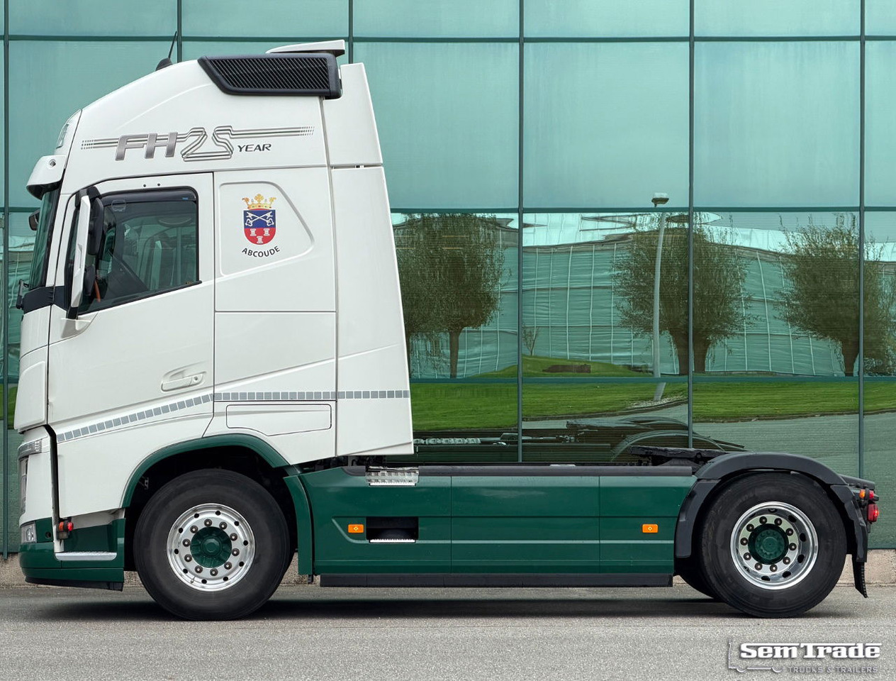 Volvo FH 13.460 I-Park Cool 25 Years Edition 2X Tanks NEW Clutch NEW Brakes Super Condition - Tractor unit: picture 2 Volvo FH 13.460 I-Park Cool 25 Years Edition 2X Tanks NEW Clutch NEW Brakes Super Condition - Tractor unit: picture 2