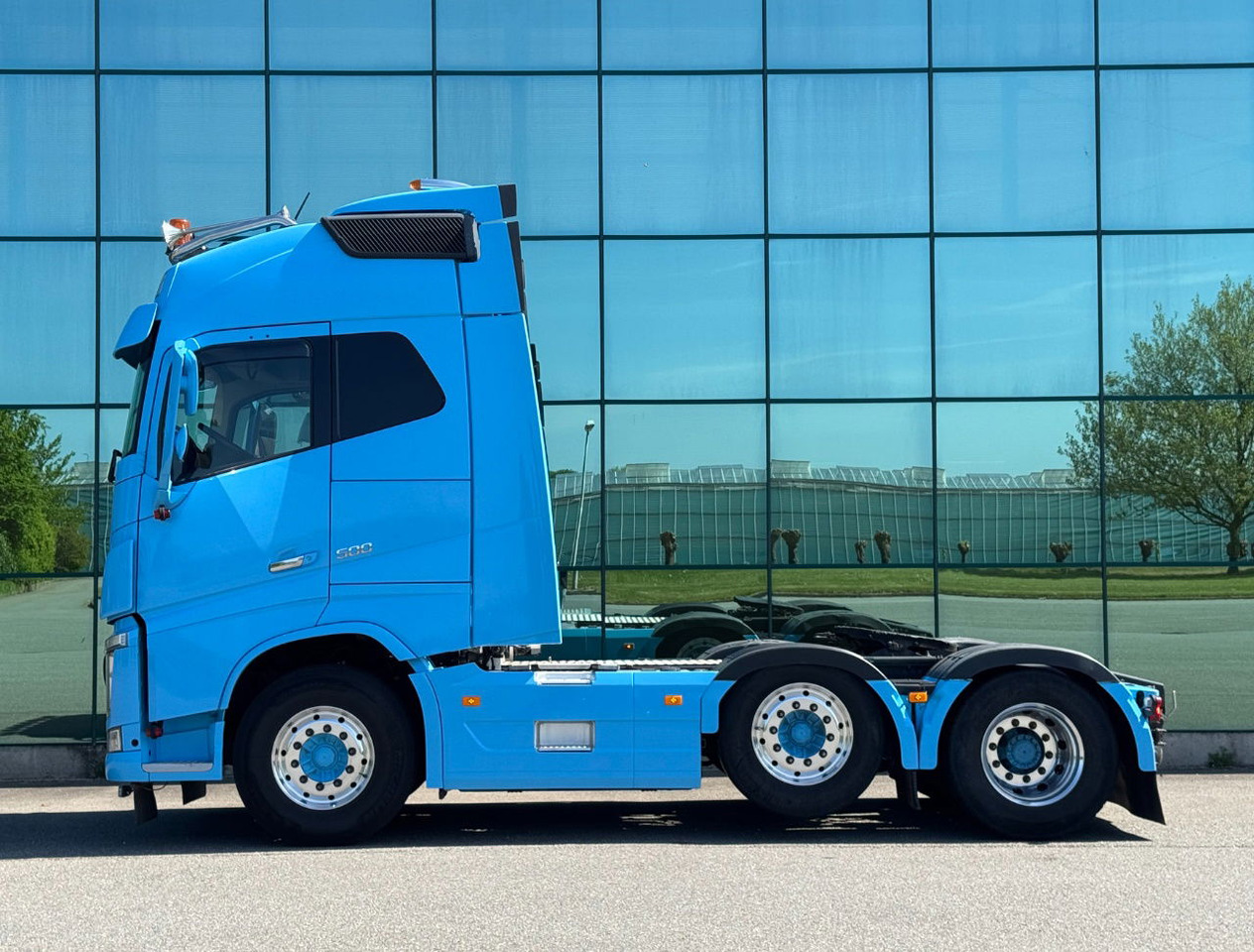 Volvo FH 500 6X2 Globetrotter 2x Tanks 672.000 KM TOP Condition NL Truck - Tractor unit: picture 2 Volvo FH 500 6X2 Globetrotter 2x Tanks 672.000 KM TOP Condition NL Truck - Tractor unit: picture 2