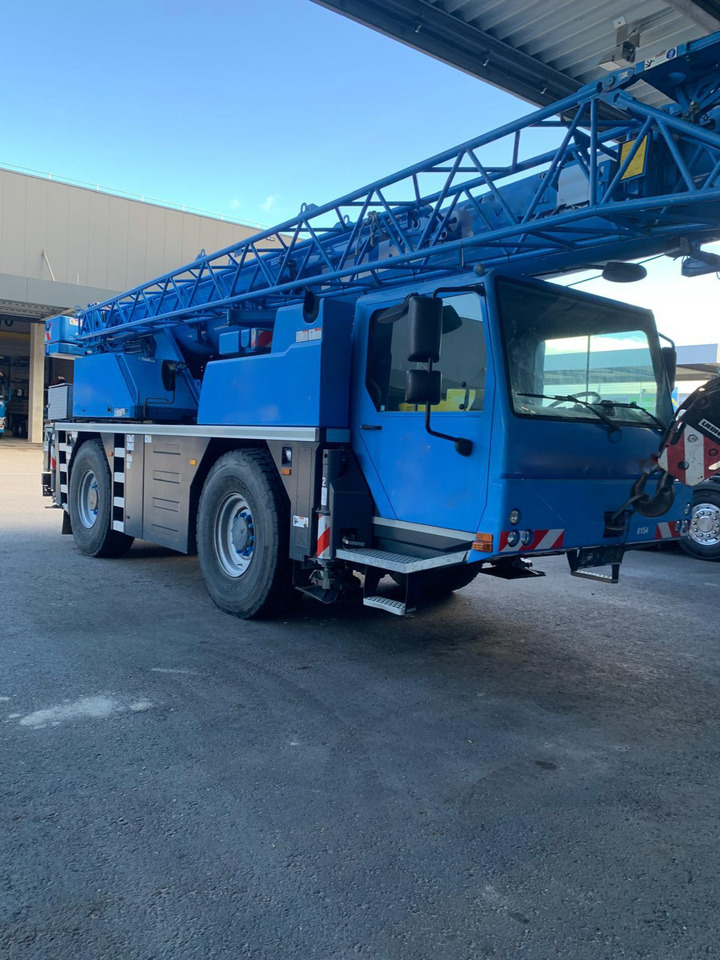 LIEBHERR LTM 1030-2.1 - Mobile crane: picture 1 LIEBHERR LTM 1030-2.1 - Mobile crane: picture 1