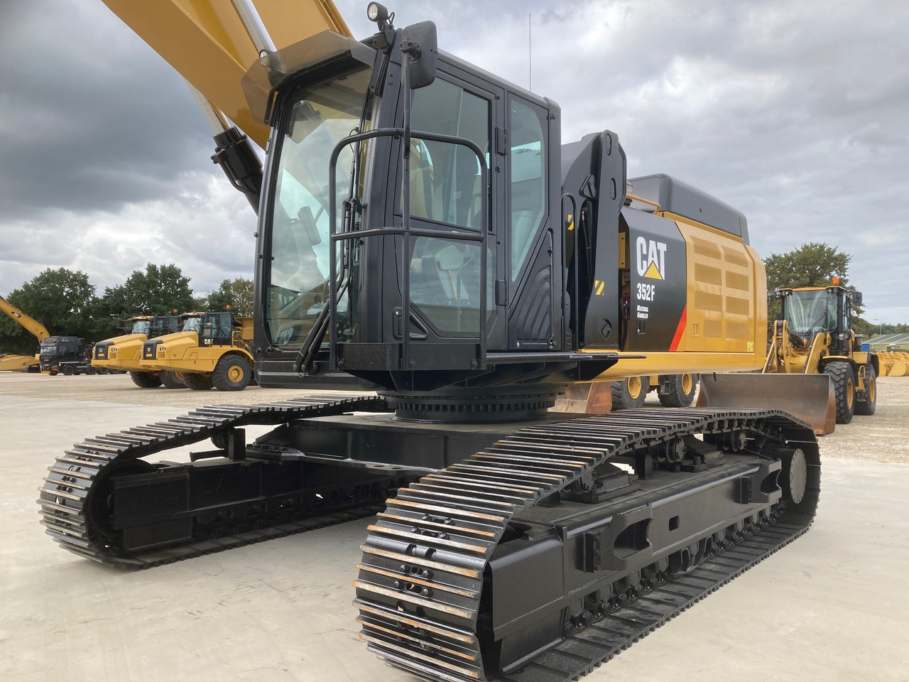 CATERPILLAR 352F Material Handler - Waste/ Industry handler: picture 2 CATERPILLAR 352F Material Handler - Waste/ Industry handler: picture 2