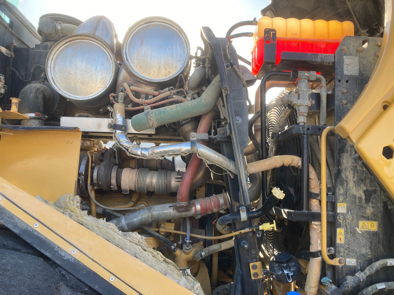 Wheel loader CATERPILLAR 966M: picture 8
