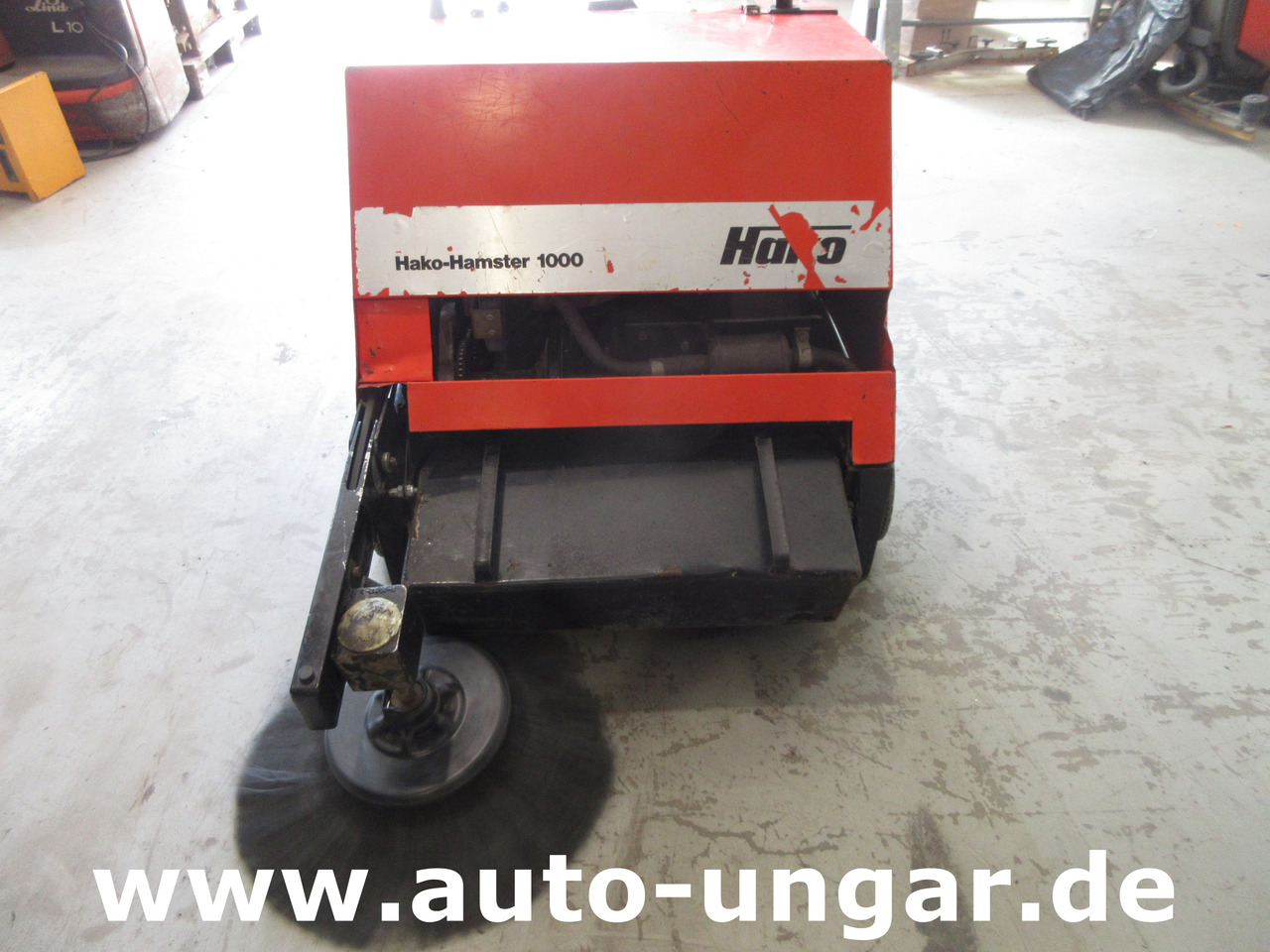 HAKO Hamster Benzin - Kehrmaschine mit eigenem Antrieb und Seitenbesen - Road sweeper: picture 2 HAKO Hamster Benzin - Kehrmaschine mit eigenem Antrieb und Seitenbesen - Road sweeper: picture 2