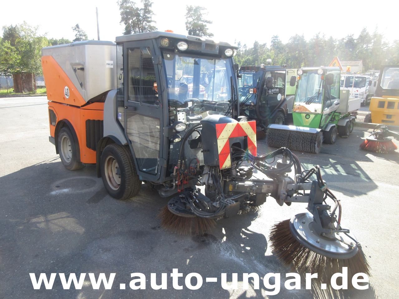 Hako CM 1600 Kehrmaschine 4x4 Baujahr 2018 3 Besen MOTORSCHADEN - Road sweeper: picture 1 Hako CM 1600 Kehrmaschine 4x4 Baujahr 2018 3 Besen MOTORSCHADEN - Road sweeper: picture 1